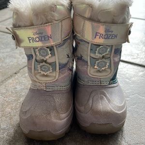 Toddler light up Frozen winter boots- used size 7